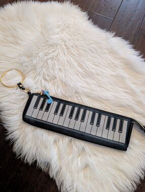 VINTAGE Y2K Parcel Keyboard Piano Music Purse Bag! RARE! Clutch Wristlet Charms